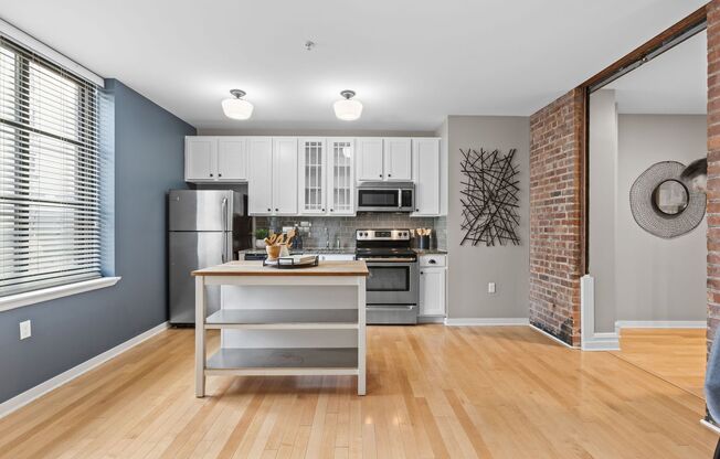 1 bed, 1 bath, 884 sqft, $1,190, Unit #207