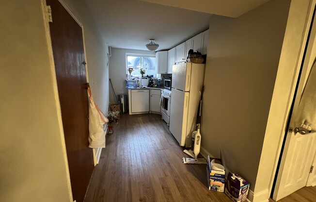 2 beds, 1 bath, $2,780, Unit 1