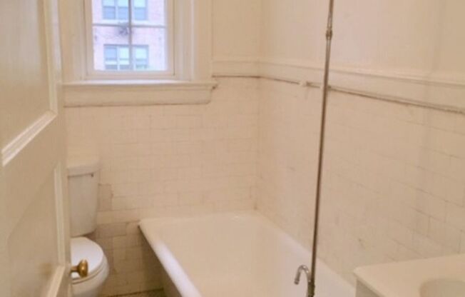 2 beds, 1 bath, 1,100 sqft, $1,725, Unit B1
