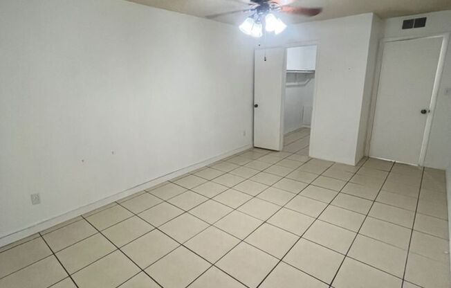 Nice 1/1 apartment  - move in now no rent till January