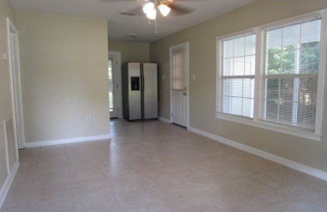 3 beds, 1 bath, $1,295