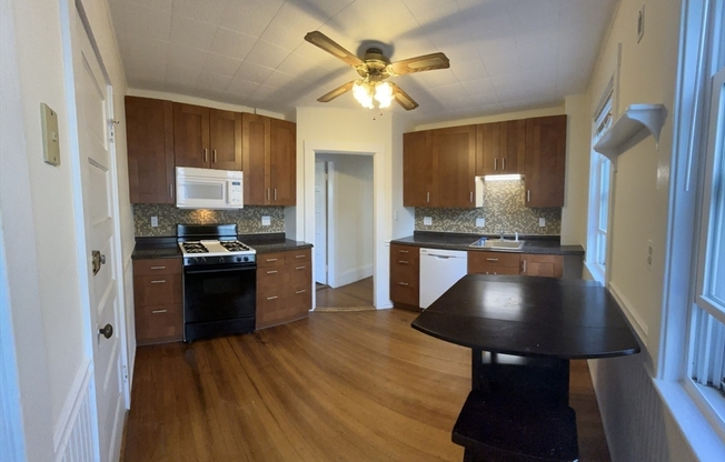 2 beds, 1 bath, 1,221 sqft, $2,500, Unit 1