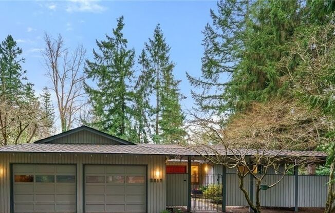 A Spacious Home in the Prestigious Sahalee Neighborhood with 2 Bed plus den and 2 Bath