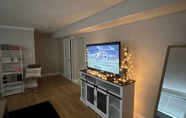 1 bed, 1 bath, 625 sqft, $2,100, Unit 2
