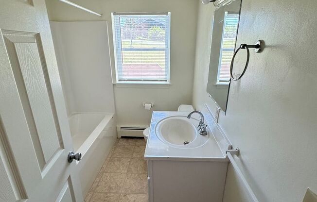 2 beds, 1 bath, 903 sqft, $1,190, Unit A-3