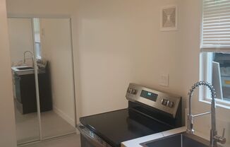 Studio, 1 bath, 300 sqft, $1,500, Unit 32