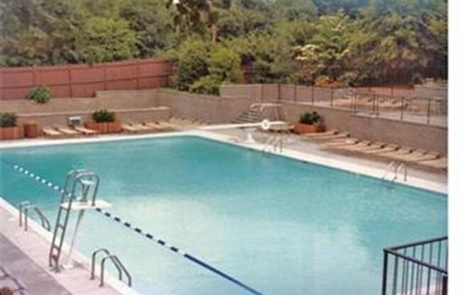 Short walk to Longwood! Steps to T! Large 1 bedroom w/enclosed porch! Garage parking incl.