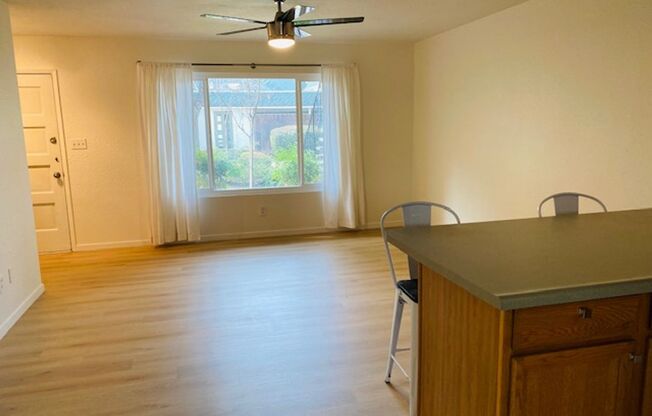 $1,750 Palm & Shaw, 2 Bedroom Condo - N Wishon, Fresno - Gated Community & Pool