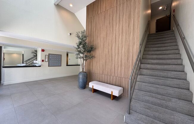 NATURAL LIGHT WITH OPEN FLOOR PLAN - This 2 BR, 2.5BA Townhome-style Condo is located in Brentwood