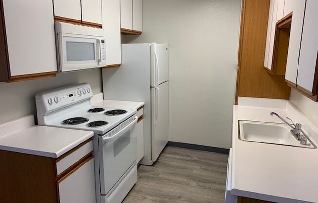 2 beds, 1 bath, $2,895