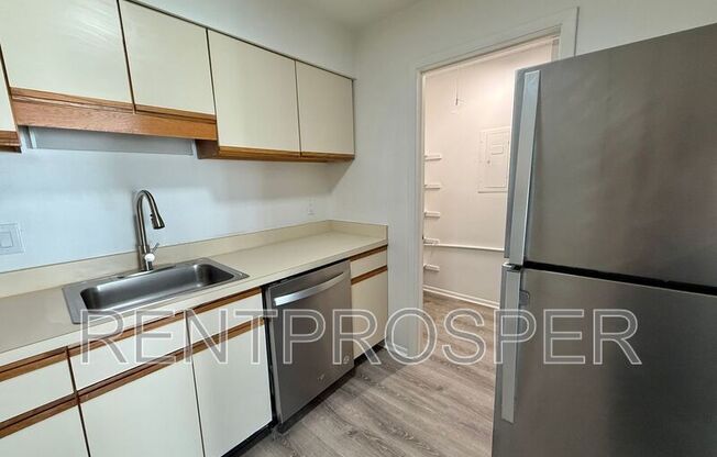 4151 S. Semoran Blvd. #9