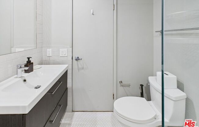 1 bed, 1 bath, 798 sqft, $4,100, Unit 205A
