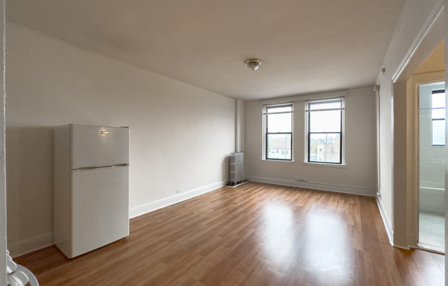 3335 Diversey