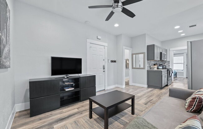1 bed, 1 bath, 585 sqft, $1,300, Unit 1
