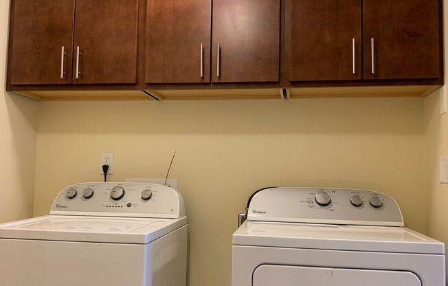 1 bed, 1 bath, 718 sqft, $985, Unit 615-207
