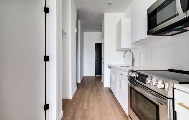 1 bed, 1 bath, 563 sqft, $1,549, Unit 211
