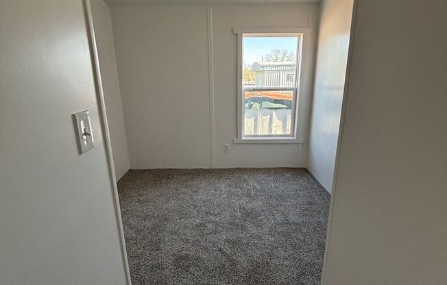 2 beds, 1 bath, 970 sqft, $1,100, Unit 108