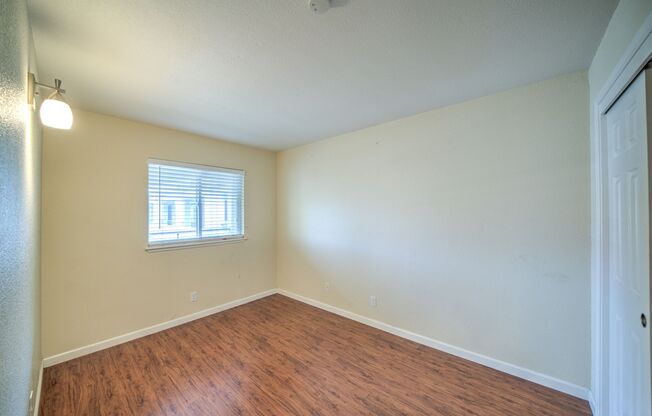 3 beds, 1 bath, $2,295, Unit 305