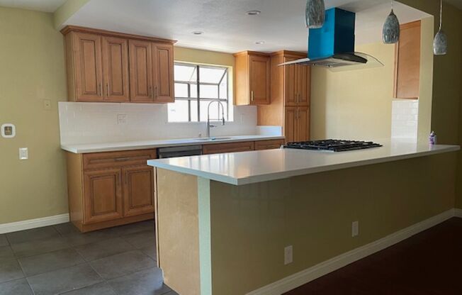 3 beds, 2.5 baths, 1,461 sqft, $3,300, Unit C