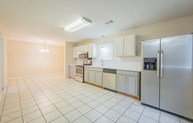 3 beds, 3 baths, 1,622 sqft, $1,550, Unit 52