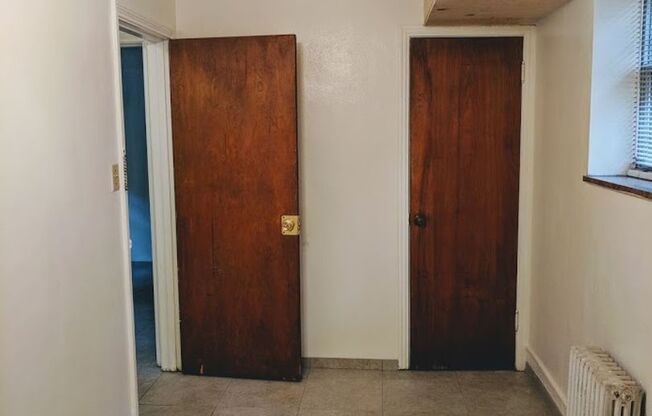 3 beds, 2 baths, $2,325, Unit 114B