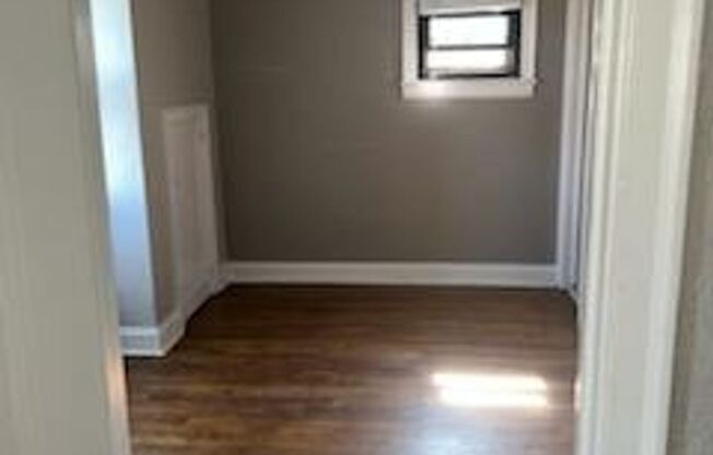 1 bed, 1 bath, $995, Unit 2910 Ludlow Road #5