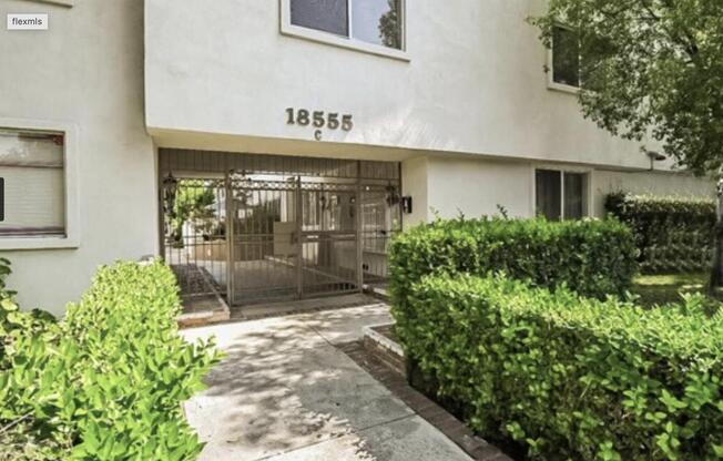 18555 Collins St. C27