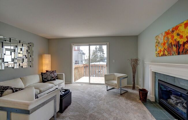 Updated Town Home in heart of Ballard just a few blocks to Market St, stores and restaurants