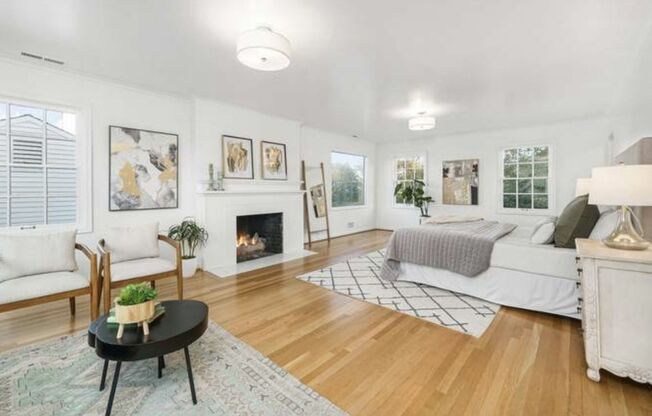 Stunning Luxurious Home with City Views!