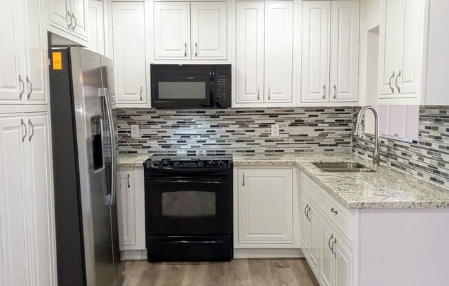 Recently Remodeled 3bd Single Story House Accepting Pets!