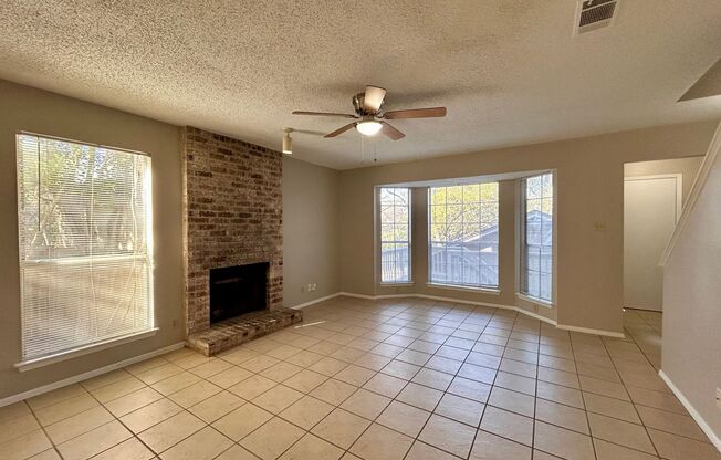 2 beds, 1.5 baths, 1,100 sqft, $1,750, Unit B