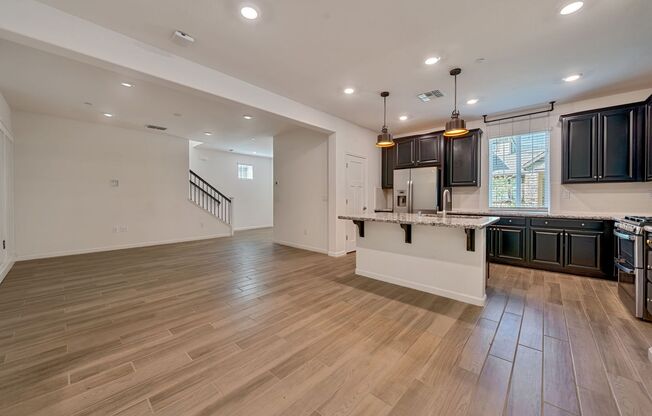 Modern 4B-Bed Home Walking Distance from Parks and Recreation