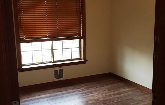 Beautiful Corner Condo In Central Location