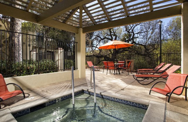 Westcreek Apartments Jacuzzi