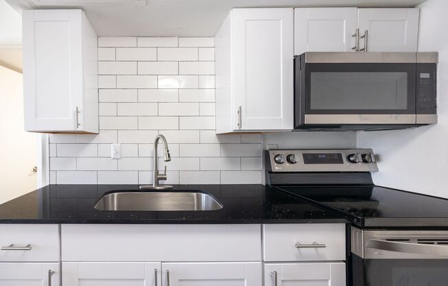 2 beds, 1 bath, 780 sqft, $1,149, Unit 11502