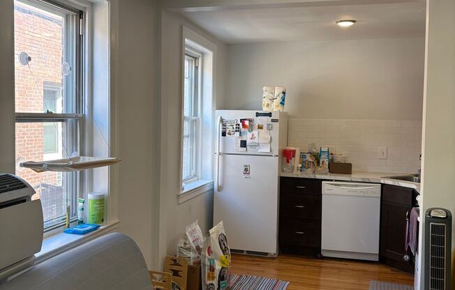 Studio, 1 bath, 390 sqft, $1,060, Unit 2E