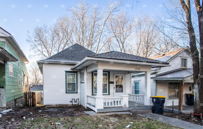 Cozy and Charming Two-Bedroom House with Modern Amenities
