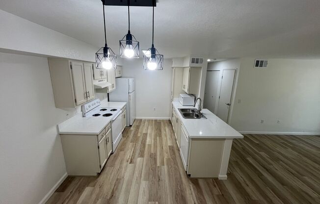 3 beds, 2 baths, 1,076 sqft, $2,200, Unit 2007