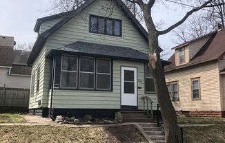 North Minneapolis Single Family Home, Hardwood Floors, Washer/Dryer,