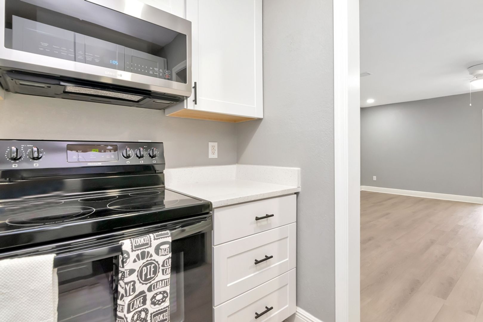 Totally Remodeled Duplex w/ New Fenced Backyard in Brandon