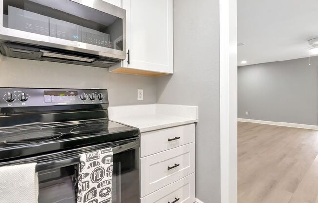 Move-In Incentive! Updated 2/1 Brandon Duplex — Half Off December Rent