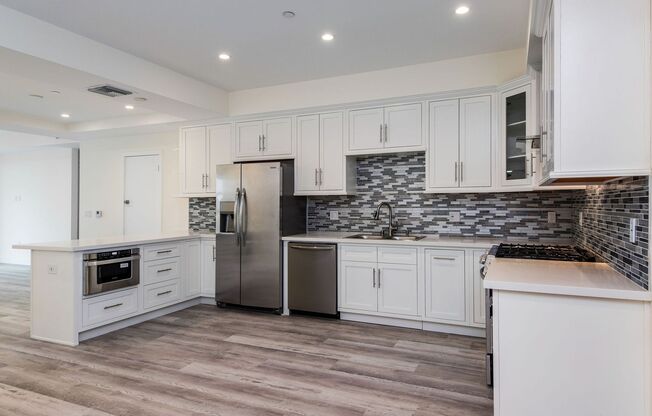 2 beds, 2 baths, 1,299 sqft, $4,250, Unit 204