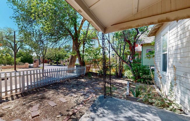 2 beds, 1 bath, 900 sqft, $1,400, Unit 823 11th Street NW