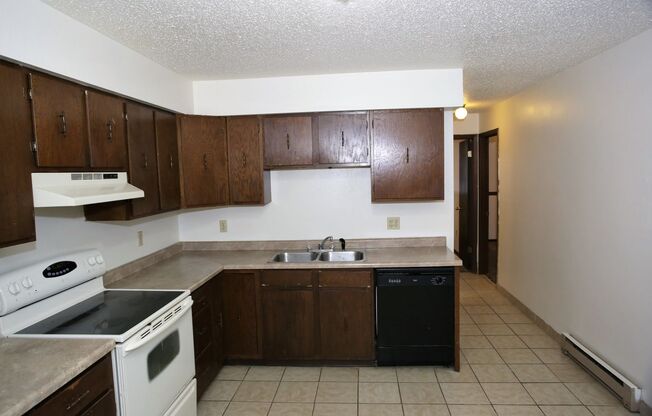 2 beds, 1 bath, $840, Unit 2500-5