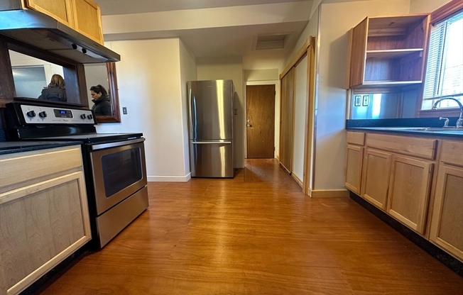 2 beds, 1 bath, 1,000 sqft, $2,200, Unit 3