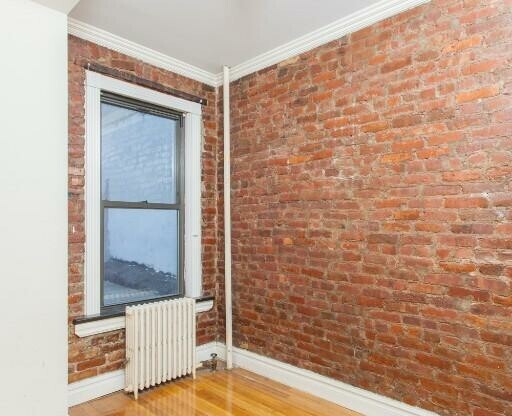3 beds, 1 bath, $7,295, Unit 2D