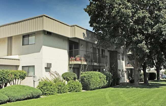 Lush Green Outdoors at Quadrangle Apartments, Spokane, WA