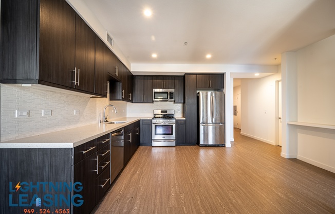 11403 CHANDLER BLVD