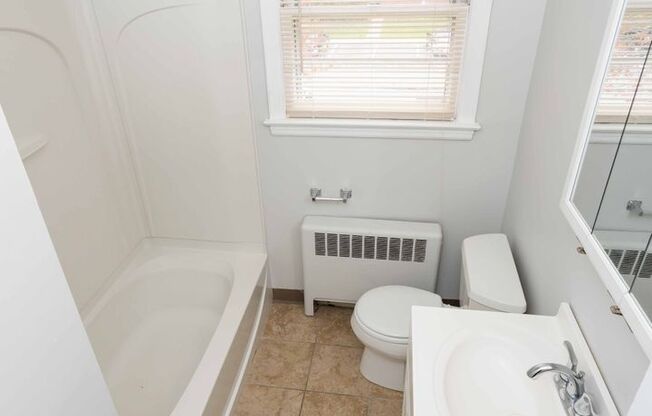 2 beds, 1 bath, $1,895, Unit V-18-3