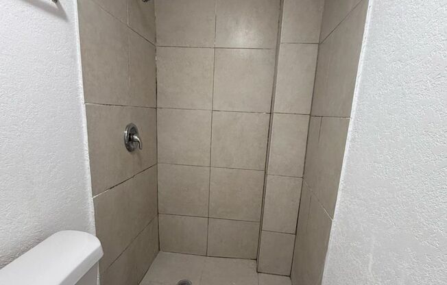 Studio, 1 bath, 400 sqft, $1,600, Unit 50-6